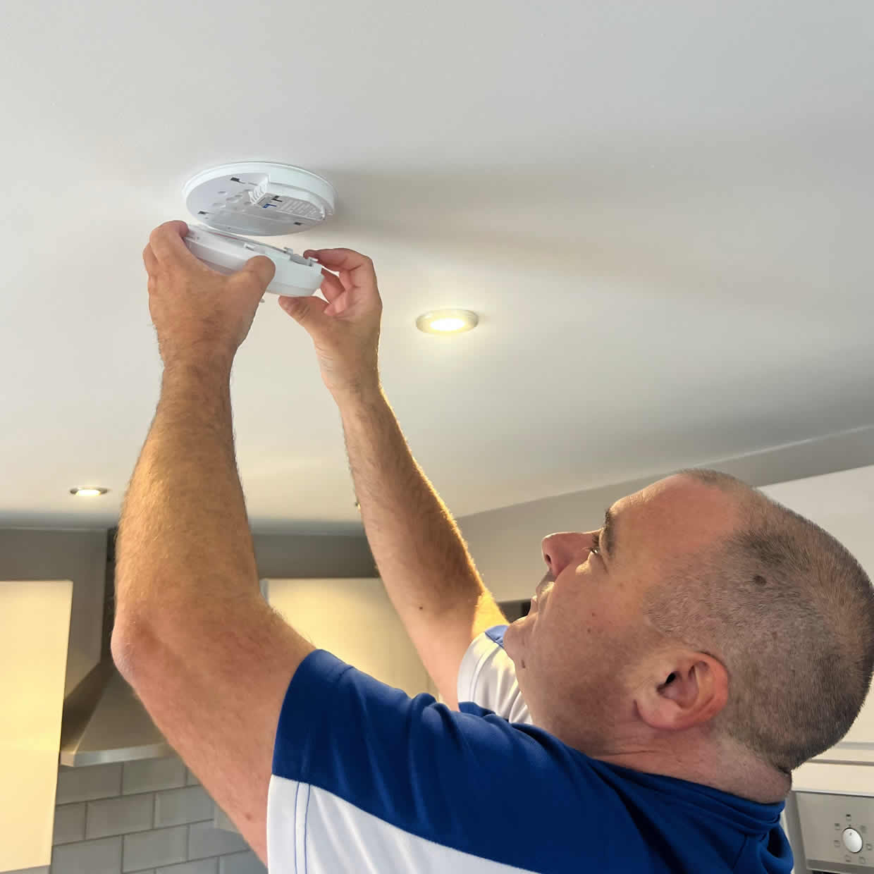 Local smoke alarm installer covering Horsham